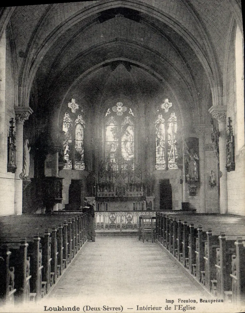 Loublande (Deux-Sèvres) — Innenansicht der Kirche — Imp Freulon, Beaupréau - Vorderseite