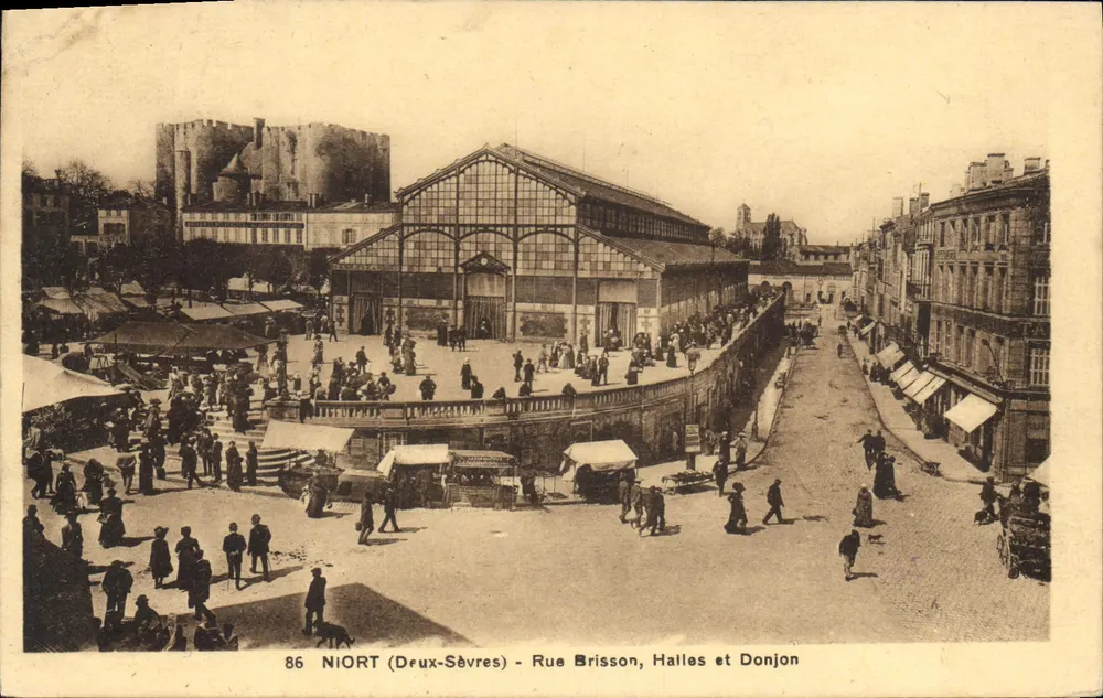 Niort (Drux-Sèvres) - Rue Brisson, Halles und Donjon - Vorderseite