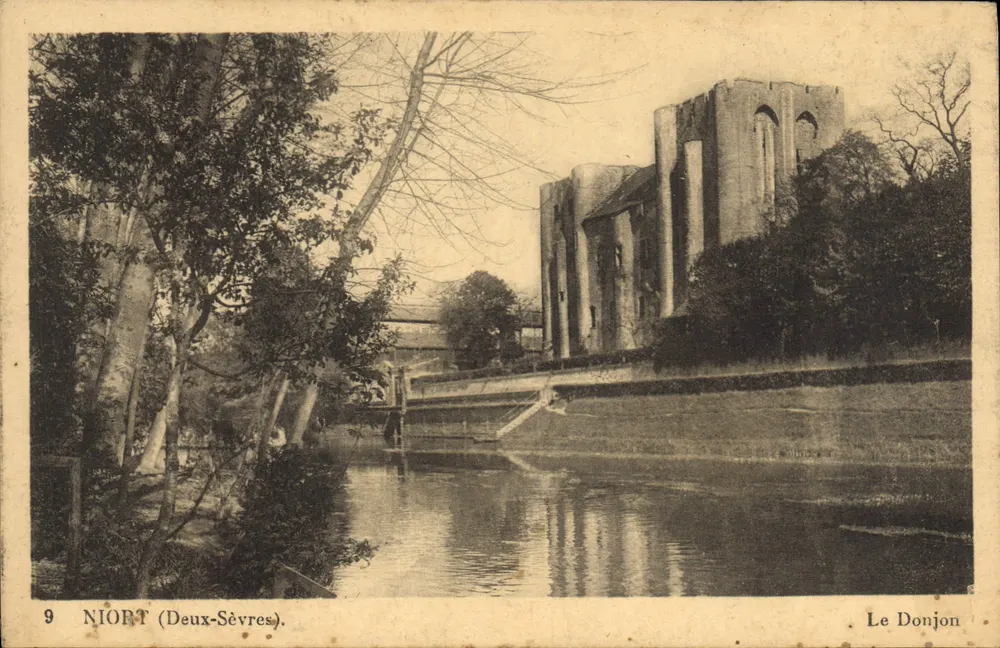 Niort (Deux-Sèvres) — Der Bergfried — unbekannter Verlag, Nr. 9 - Vorderseite