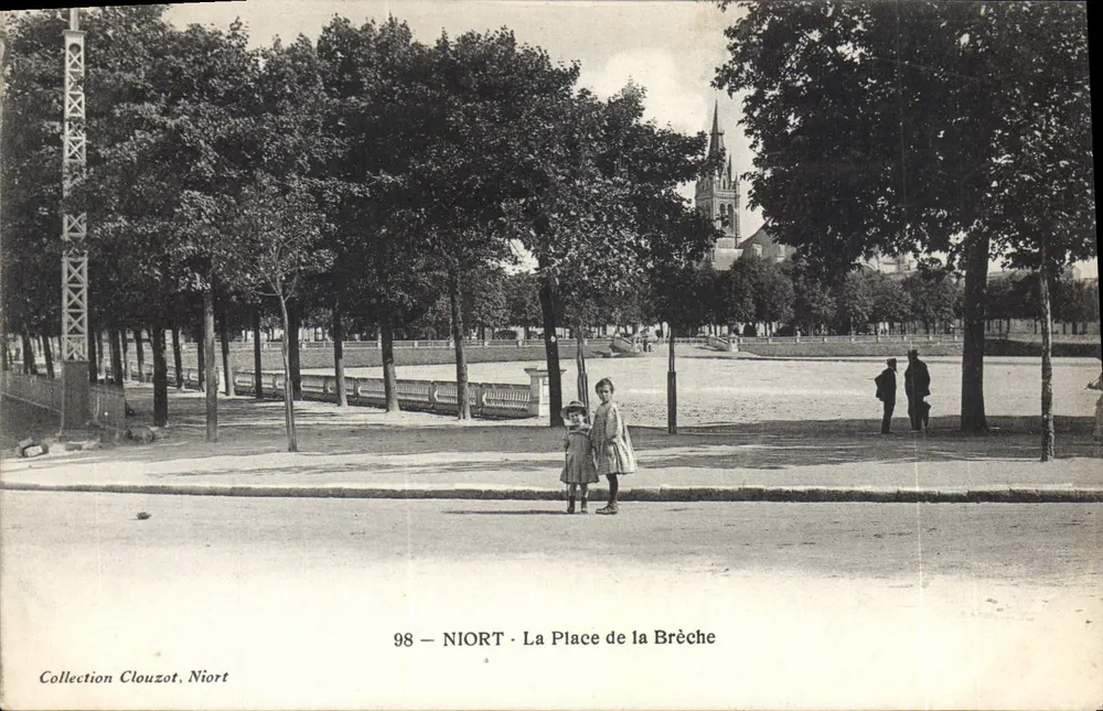 Niort - A Praça da Brecha — Coleção Clouzot, Niort, n°98 - Frente