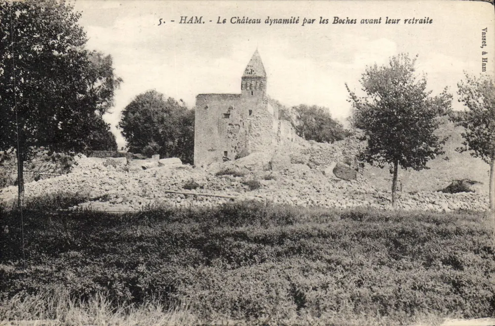 HAM - Das Schloss, das von den Deutschen vor ihrem Rückzug gesprengt wurde — Vasel & Ham, Nr. 5 - Vorderseite