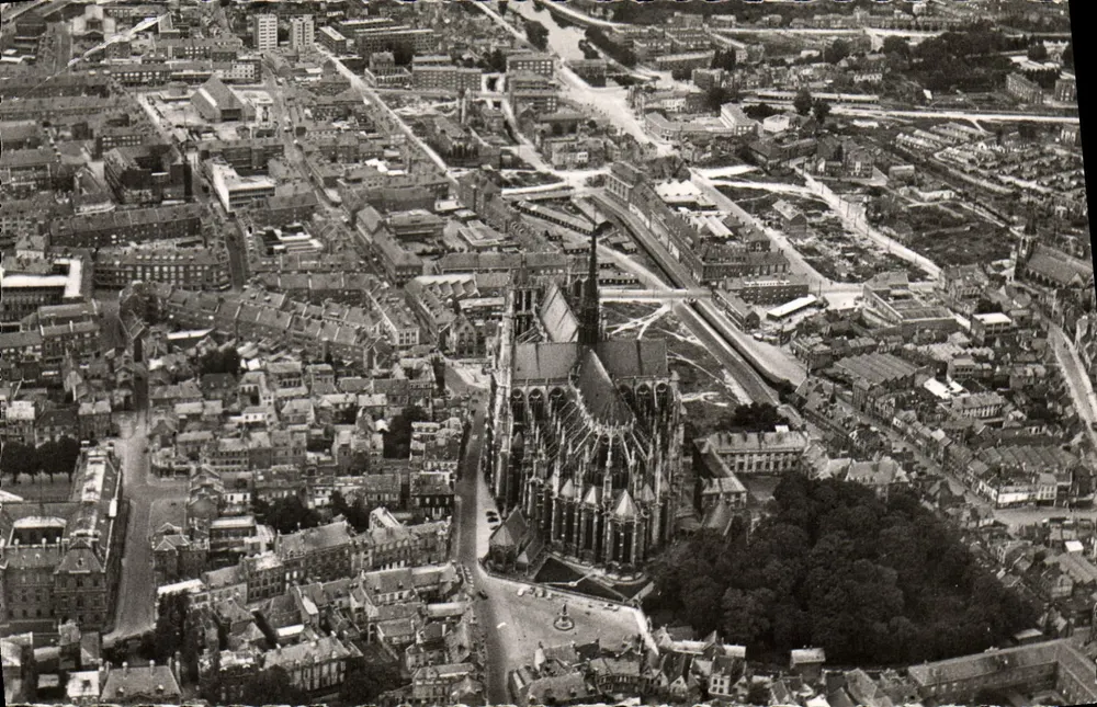 Amiens — Panoramablick auf die Kathedrale — Die Apse — Cliché R. LELONG - Vorderseite