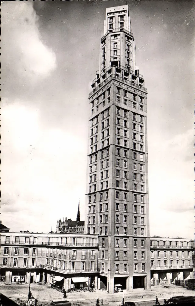 Amiens — A Torre Perret — Cliché R. LEONG - Frente