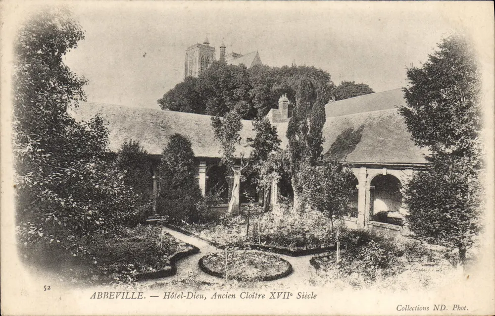 Abbeville — Hotel-Dieu, Antico Chiostro del XVII secolo — Collezioni ND. Fot. - Recto