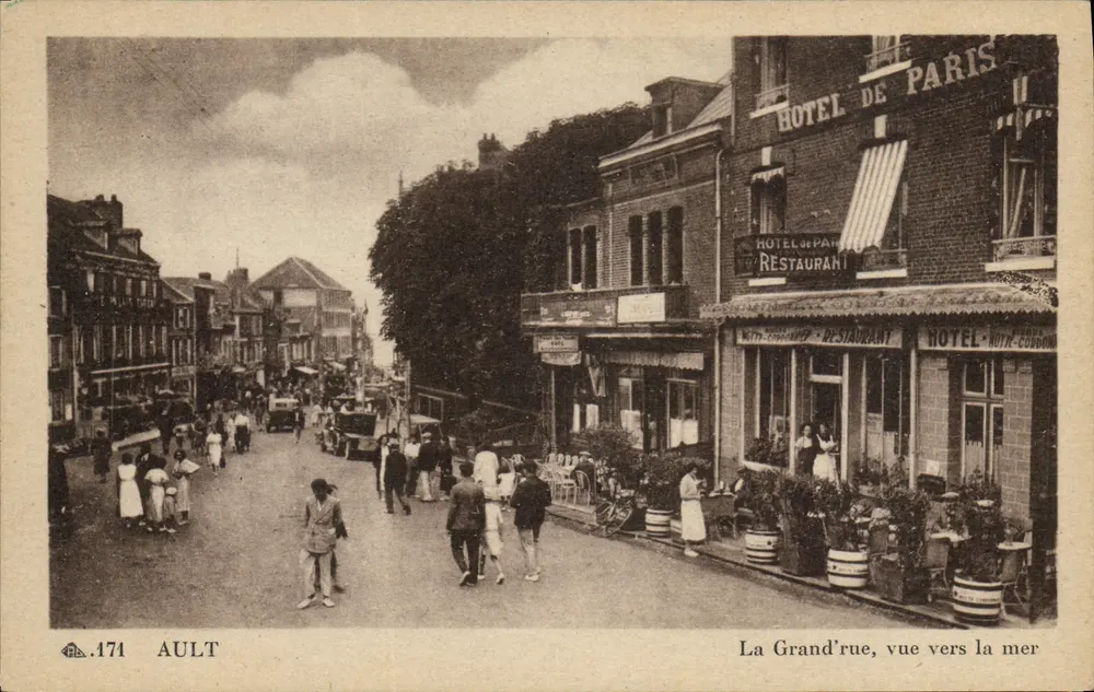 AULT — La Grand'rue, vista hacia el mar — Editor: Ch. des Arts Photomécaniques, París, n° 171 - Anverso
