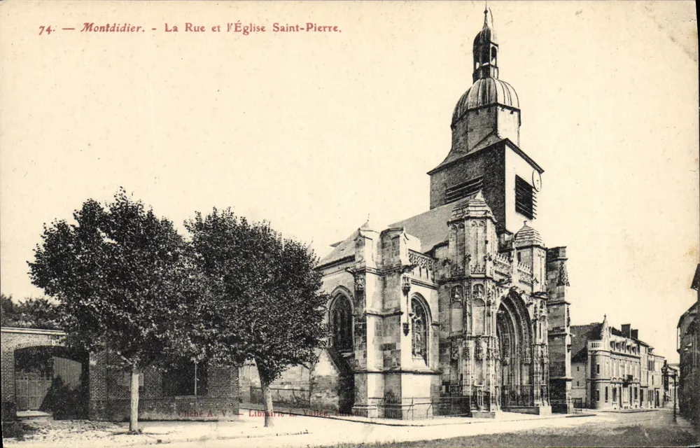 Montdidier — Die Straße und die Kirche Saint-Pierre — Viché A. V., Buchhandlung L. Vallée, Nr. 74 - Vorderseite