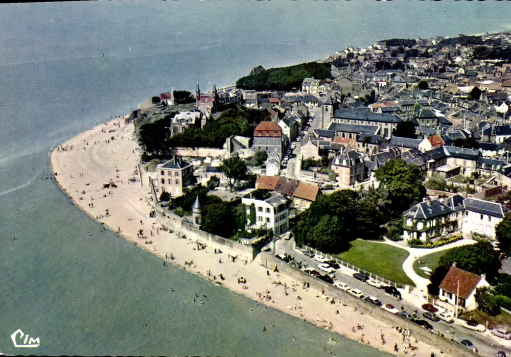 Le Crotoy — Luftbild eines Strandabschnitts — Cim - Vorderseite
