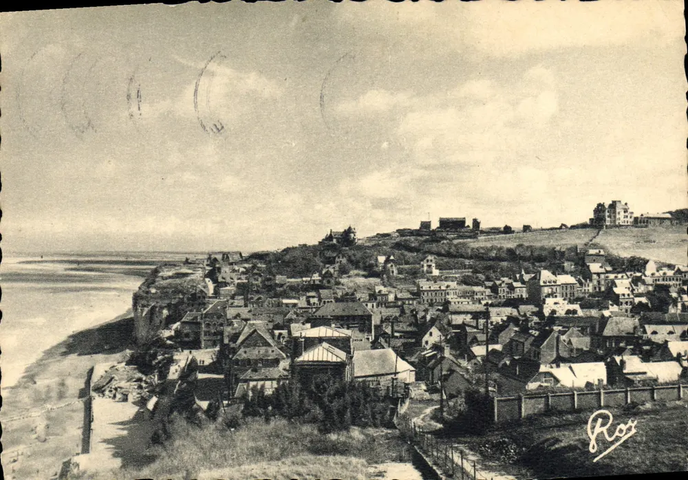 Ault-Onival — A Praia e a Base da Cidade — Roger Rousseau, fot. edit. Grands-Rues, Ault-Onival - Frente