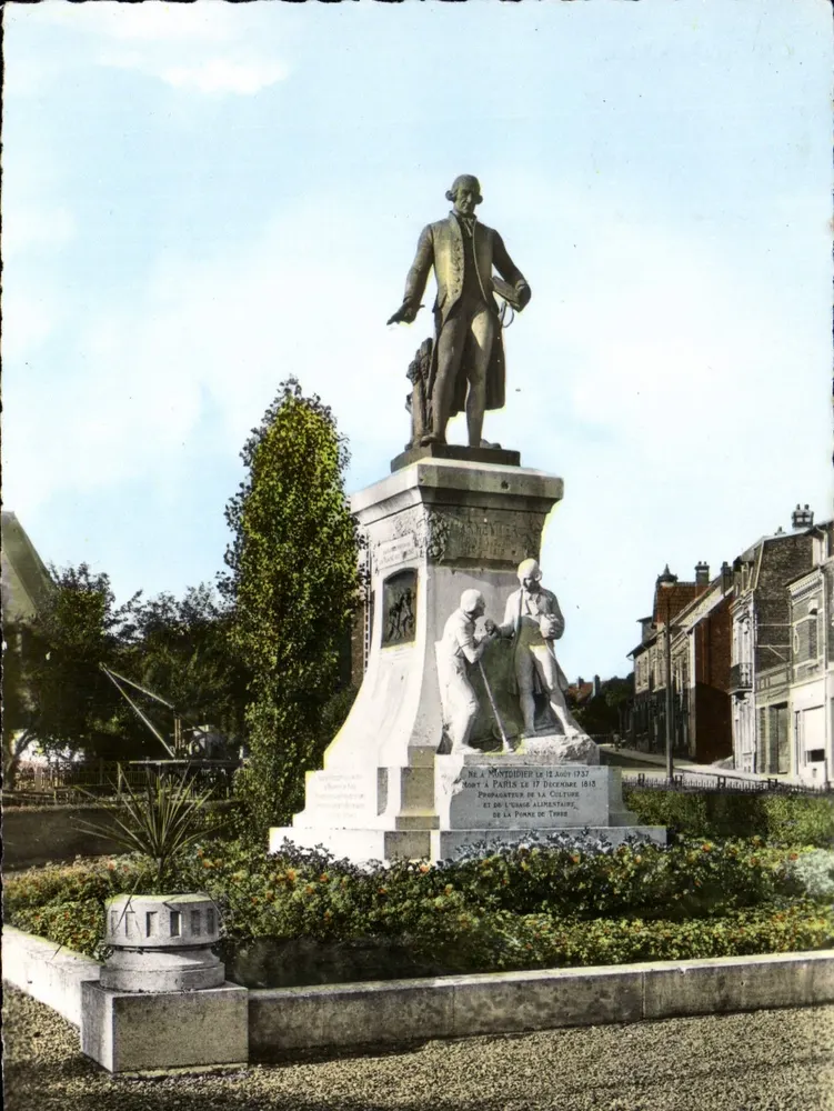 Estátua de Parmentier em Montdidier — Somme — editor Combiér - Frente