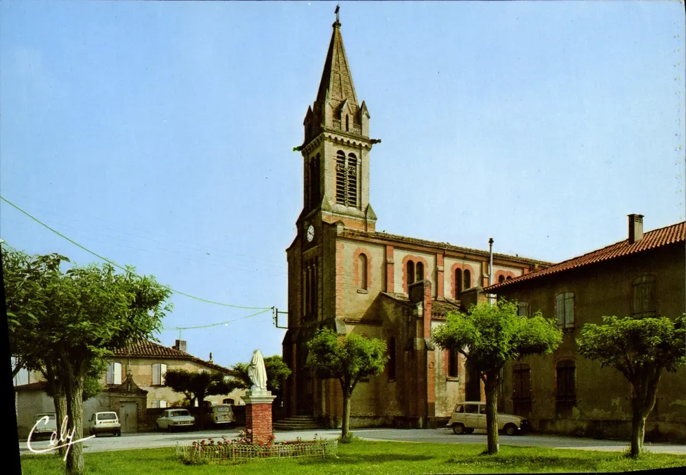Kirche Saint-Étienne-de-Tulmont — Ansicht des Platzes mit Statue — Verlag CELY n°3665 - Vorderseite