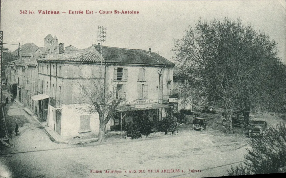 Valrèas — Ost-Eingang - Cours St-Antoine — Künstlerische Ausgabe AUX DIX MILLE ARTICLES - Vorderseite
