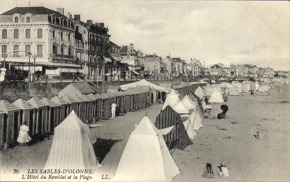 Les Sables-d'Olonne — Hotel du Remblai und die Strandpromenade — LL. n°26 - Vorderseite