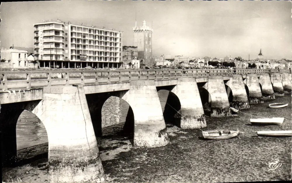 Les Sables-d'Olonne — Die Arundel-Turm und die kleine Mole — Réal-Photo - Vorderseite