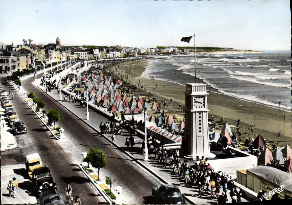 Les Sables-d'Olonne (Vendée) — Der Strand und die neue Uhr — Edition der EUROP, Sarreguemines - Vorderseite