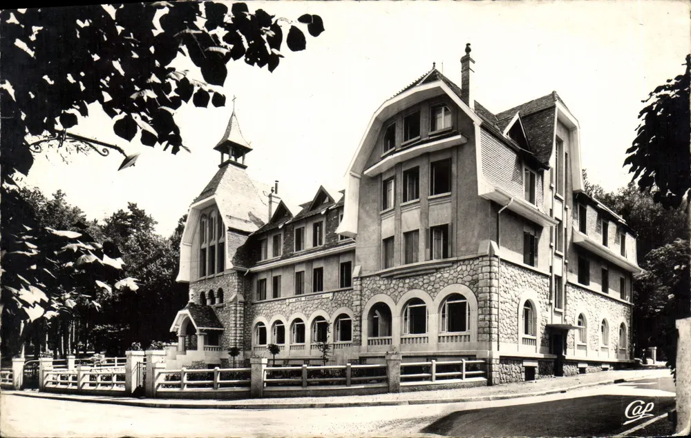 Aix-les-Bains — A Igreja Evangélica — André Fardé, arquiteto — editor Cap - Frente