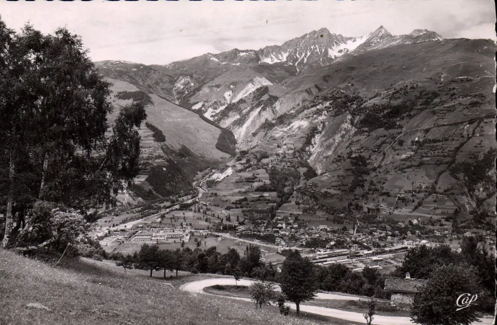 Bourg-St-Maurice — Allgemeiner Blick und die Kasernen — Cle des Arts Photoméc. (53) - Vorderseite