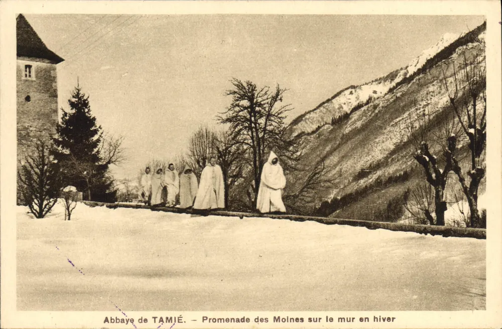 Abtei Tamié — Spaziergang der Mönche am Wall im Winter - Vorderseite