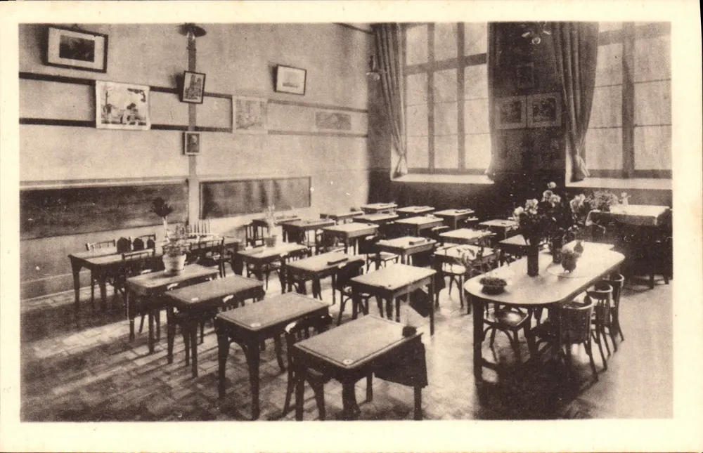 Nationaler Jungen-Schule — Die Kindergartenklasse — photographie von J. Lattion - Vorderseite