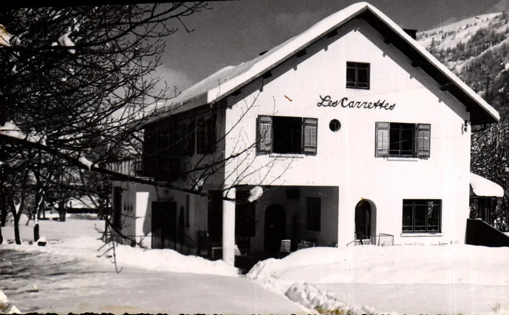 Les Carrettes — Hotel nevado — Fotografia Veritabile - Frente