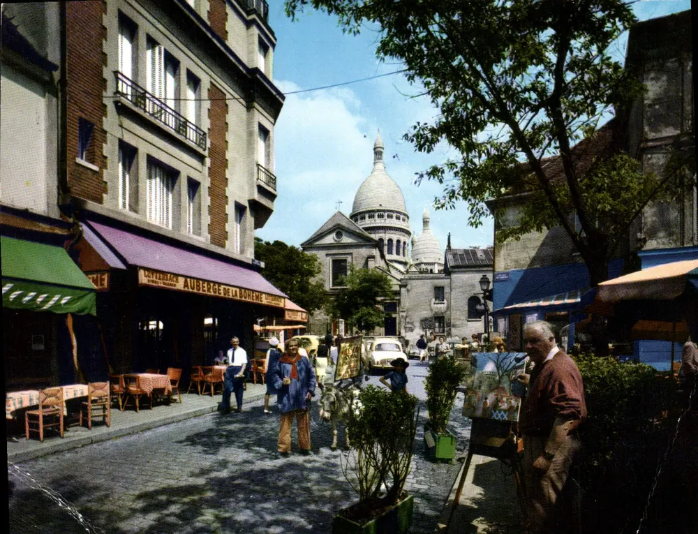 Montmartre — Plaza del Tertre — Auberge de la Bohème — vista con Sacré-Cœur en primer plano - Anverso