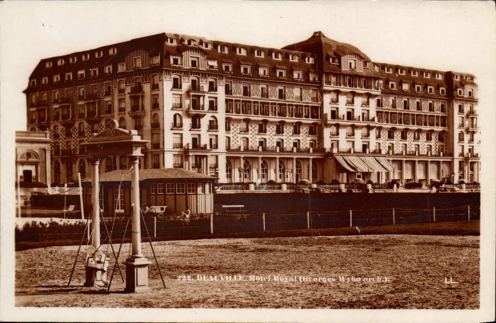 Deauville — Hotel Royal — Georges Wyho arch. - Awers