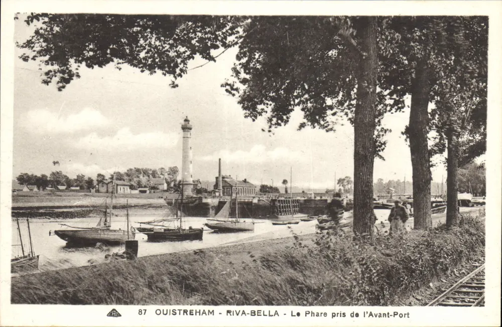 Ouistreham - Riva-Bella - Der Leuchtturm vom Kai aus gesehen - Vorderseite
