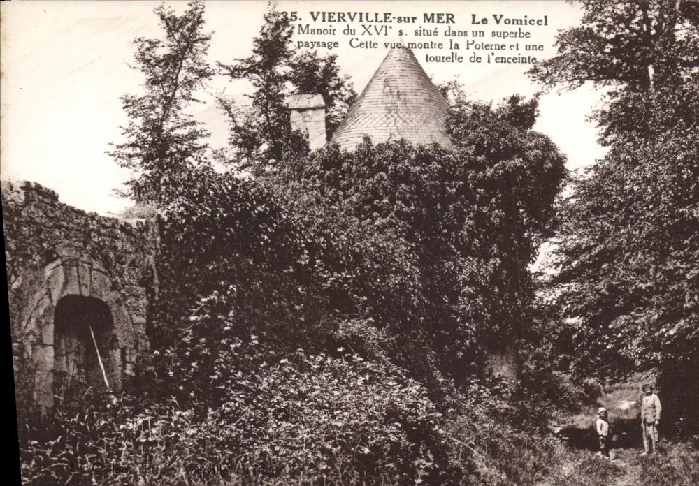 VIERVILLE-sur-MER — O Vomicel, mansão do século XVI com torre e portão — editor não identificado, n° 35 - Frente