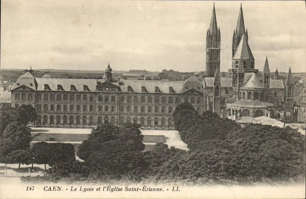 Caen - O Liceu e a Igreja de São Etienne - LL, n°147 - Frente
