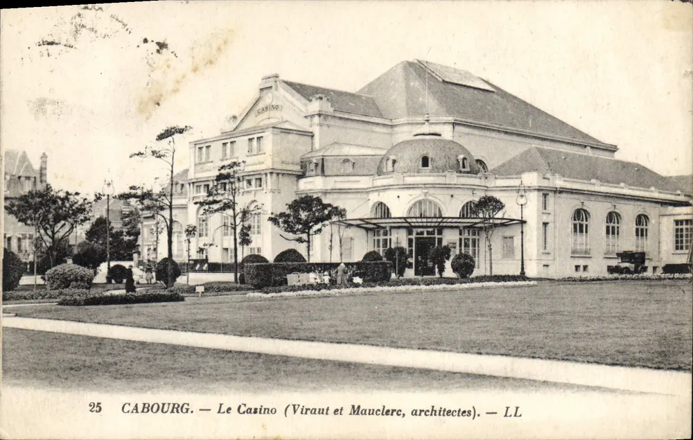 Cabourg — Das Casino (Viraut und Mauclerc, Architekten) — LL - Vorderseite
