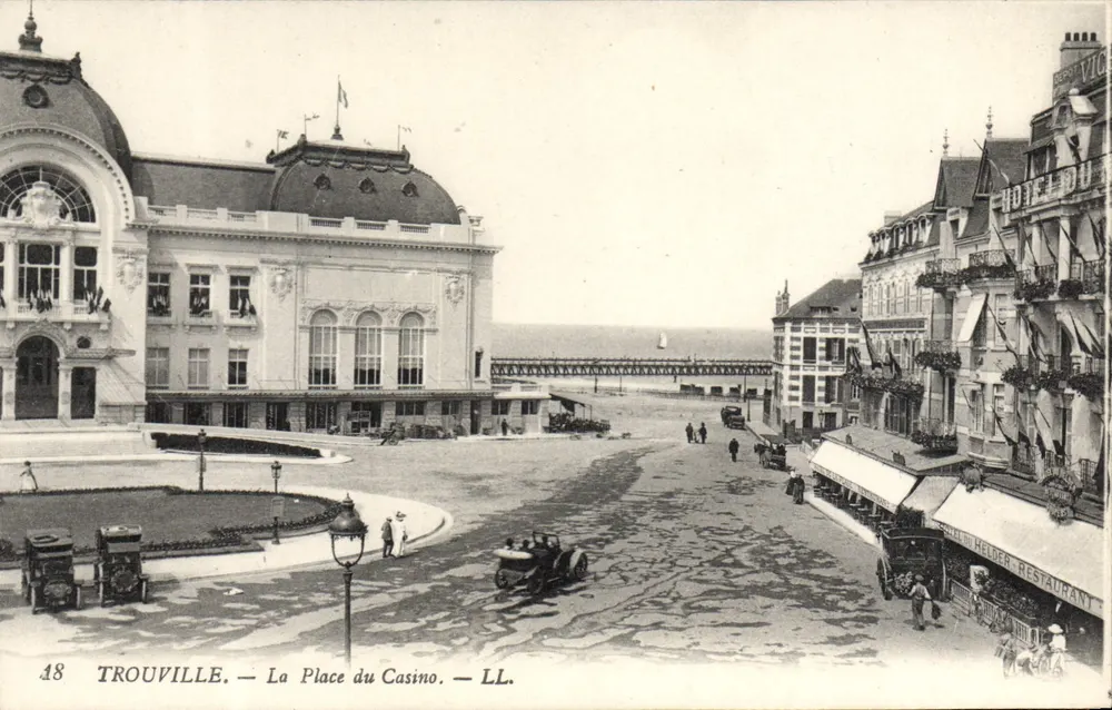 Trouville — Die Casino-Platz — LL. n°48 - Vorderseite