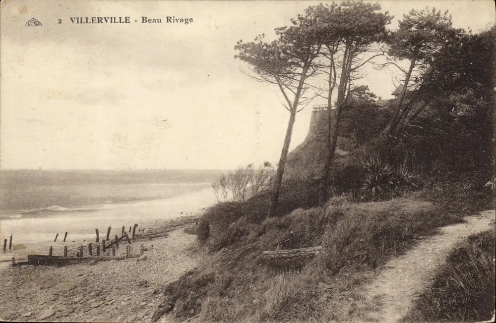 Villerville - Beau Rivage — vista da costa com trilha e pinheiros - Frente