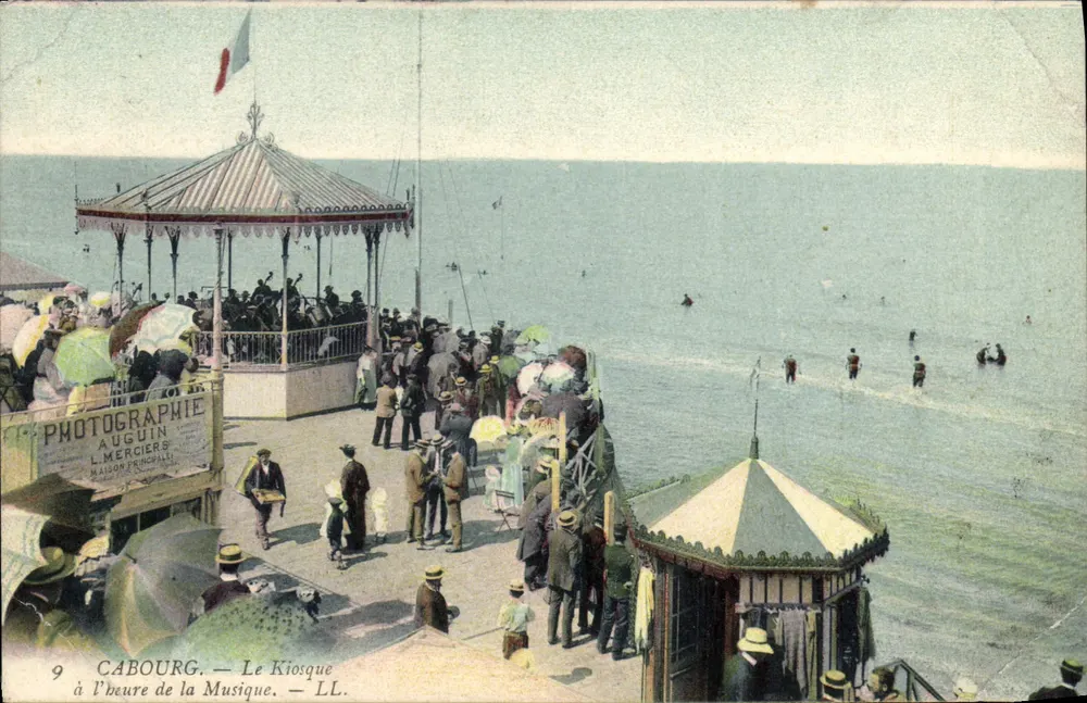 Cabourg — Der Musikkiosk zur Stunde der Musik — Photographie Auguin - Vorderseite