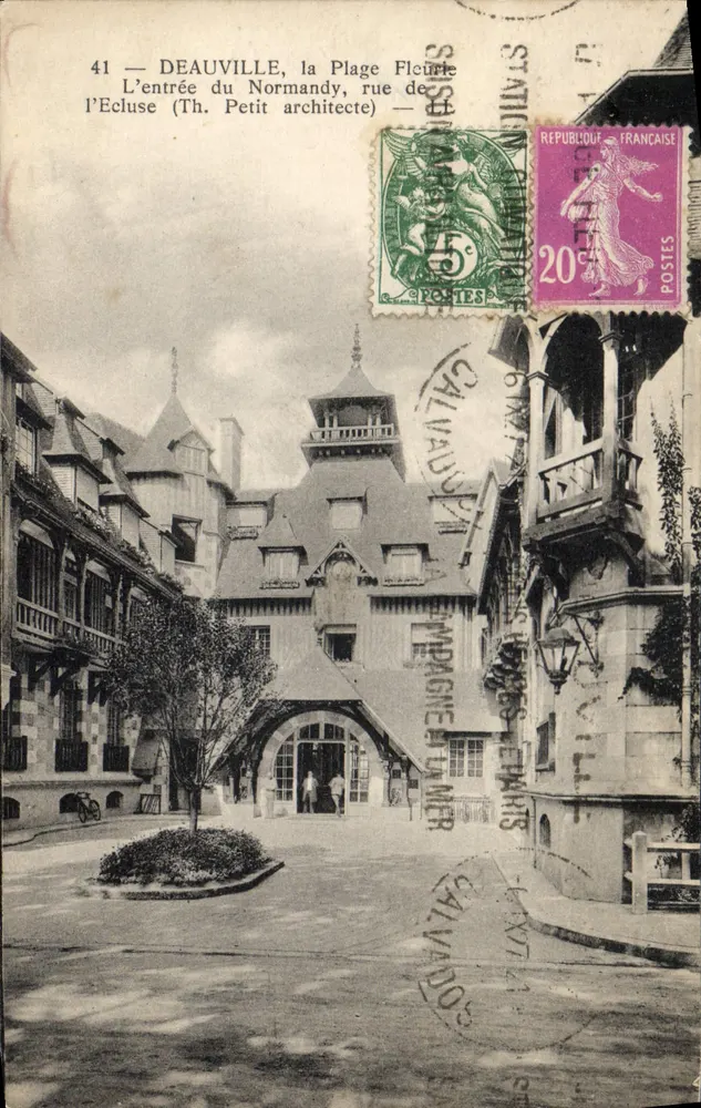 Deauville, die Flotte Strand — Der Eingang zum Normandy, rue de l'Écluse (Th. Petit, Architekt) — Verlag nicht sichtbar - Vorderseite