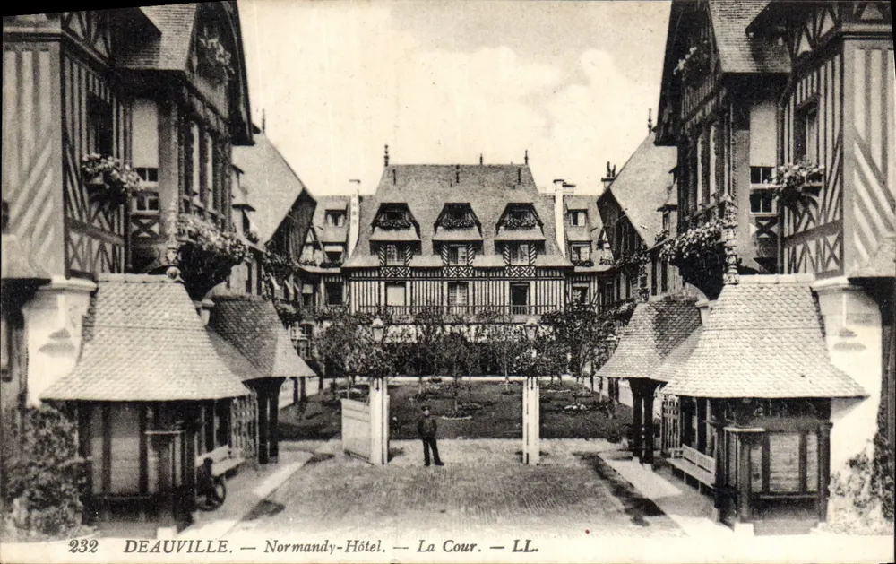 Deauville — Normandy-Hôtel — La Cour — LL. - Vorderseite