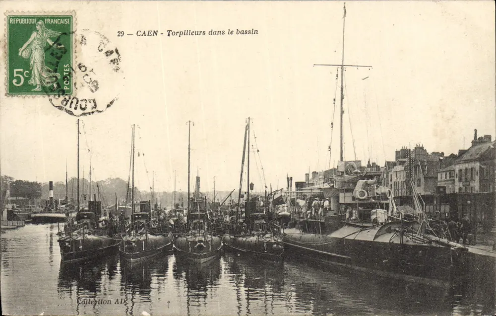 Caen — Torpedeiros no cais — Coleção AD - Frente