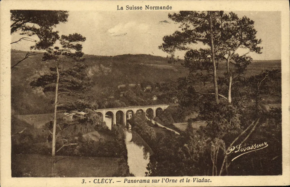 Clécy — Panorama over de Orne en het Viaduct — P. Legassueur - Voorkant