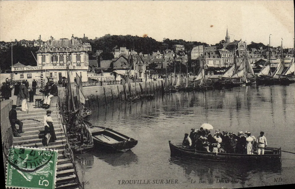 Trouville-sur-Mer — O Barco de Deauville — C.O. Normandie de l'Éducation - Frente