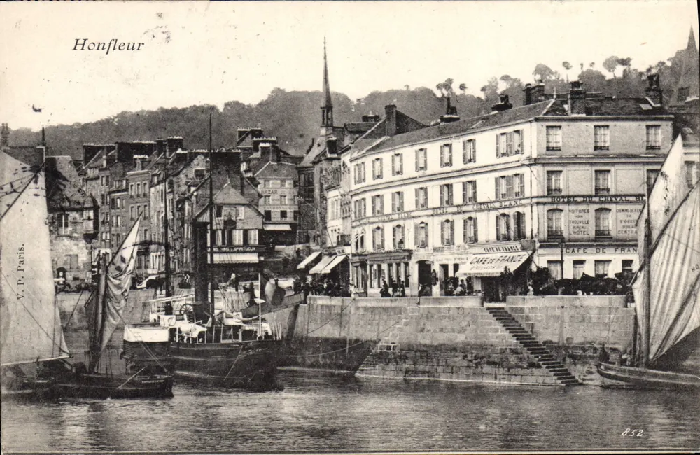 Honfleur — vista do porto com barcos e edifícios — V. P. Paris, n° 852 - Frente
