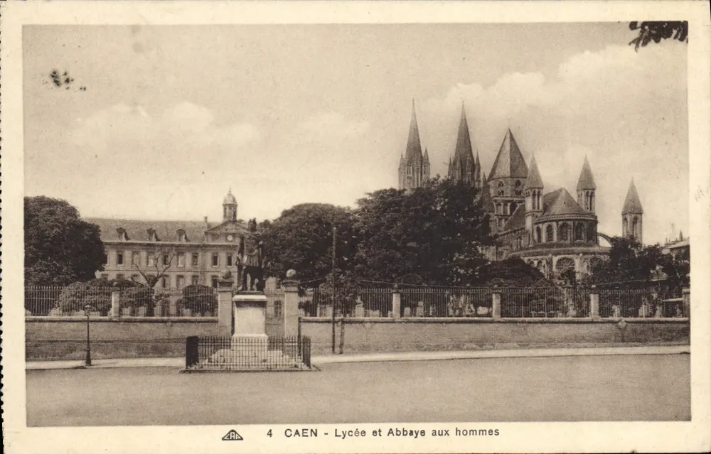 Caen - Lycée e Abadia dos Homens - Frente