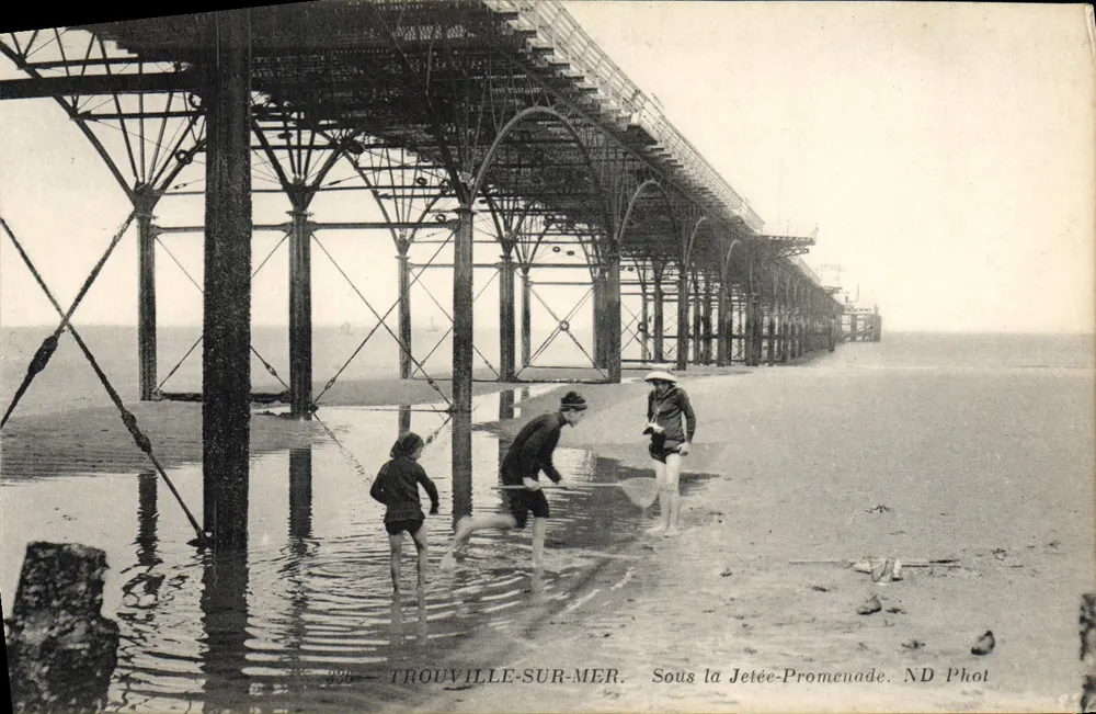 Trouville-sur-Mer — Ansicht unter der Promenade — ND Phot, n° 996 - Vorderseite