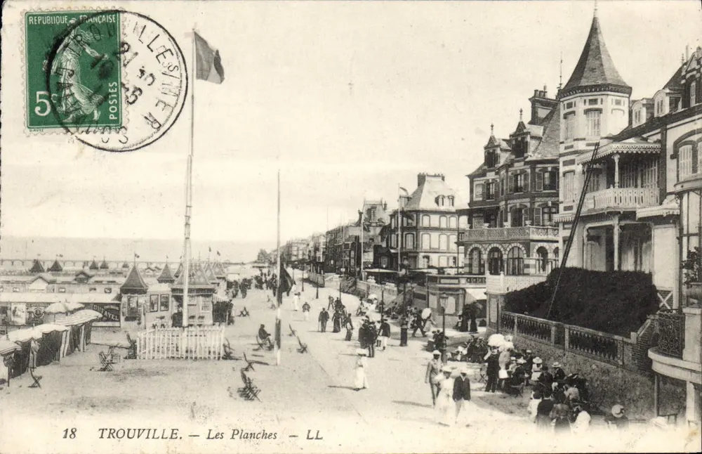 Trouville — Les Planches — LL — n°18 — editor Delavel - Frente