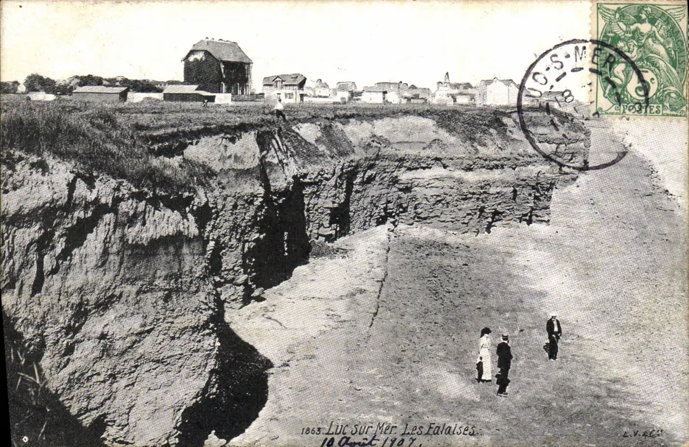 Luc-sur-Mer — As Falésias — Editor L.V.A.C. n°1863 - Frente