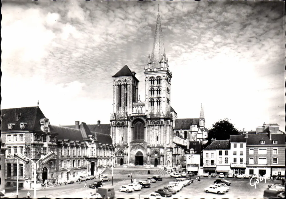 Lisieux (Calvados) — Kathedrale Saint-Pierre und Place Thiers — Éditions Gaby - Vorderseite