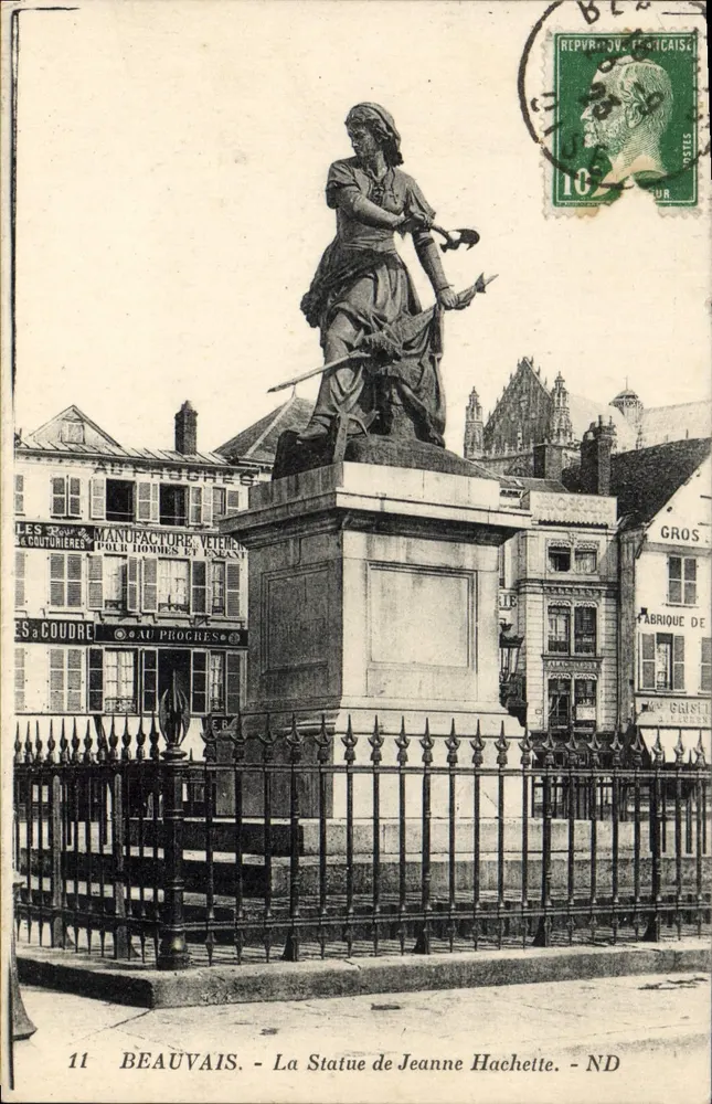 Beauvais - A Estátua de Jeanne Hachette - ND - Frente