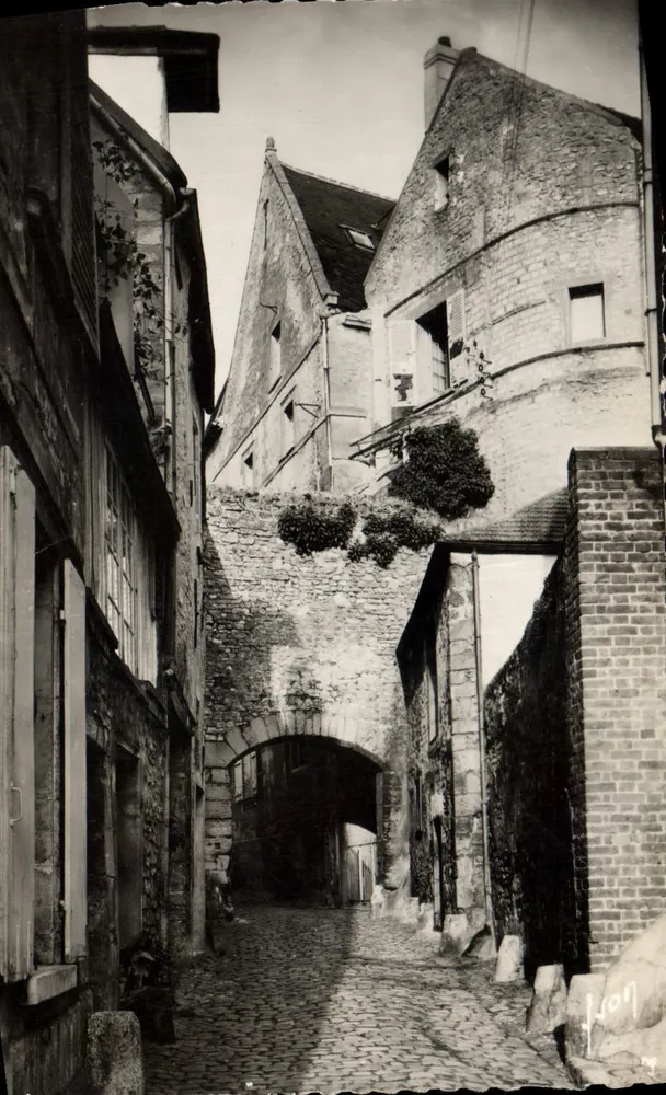 Pflastergasse mit Steinbogen — Senlis (Oise) — Art Jon Editions — Nr. 101 - Vorderseite