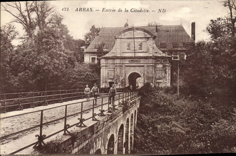 Arras — Entrada da Cidadela — ND - Frente