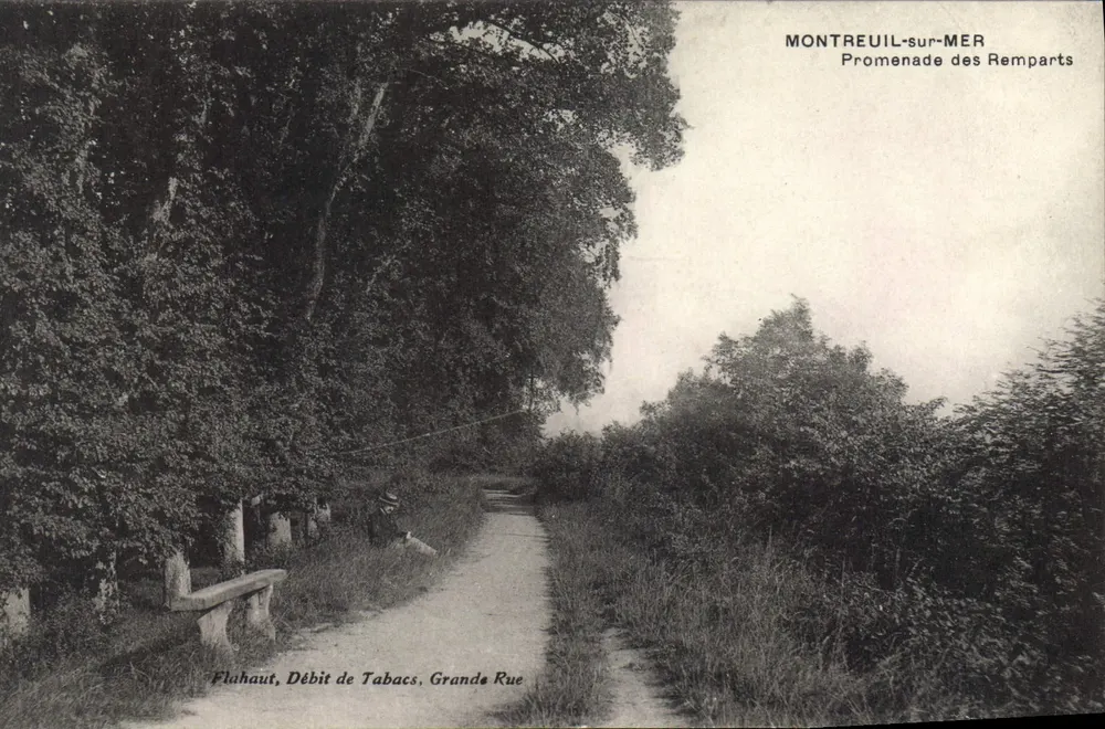 Montreuil-sur-Mer — Promenade des Remparts — Fluhaut, Tabakverkauf, Grande Rue - Vorderseite