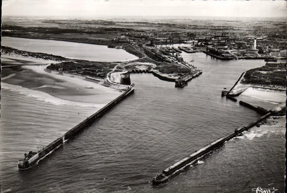 Calais (P.-de-C.) — Luftbild — Hafen-Eingang — Éditions Aériennes Quatier Imp. Maccon - Vorderseite