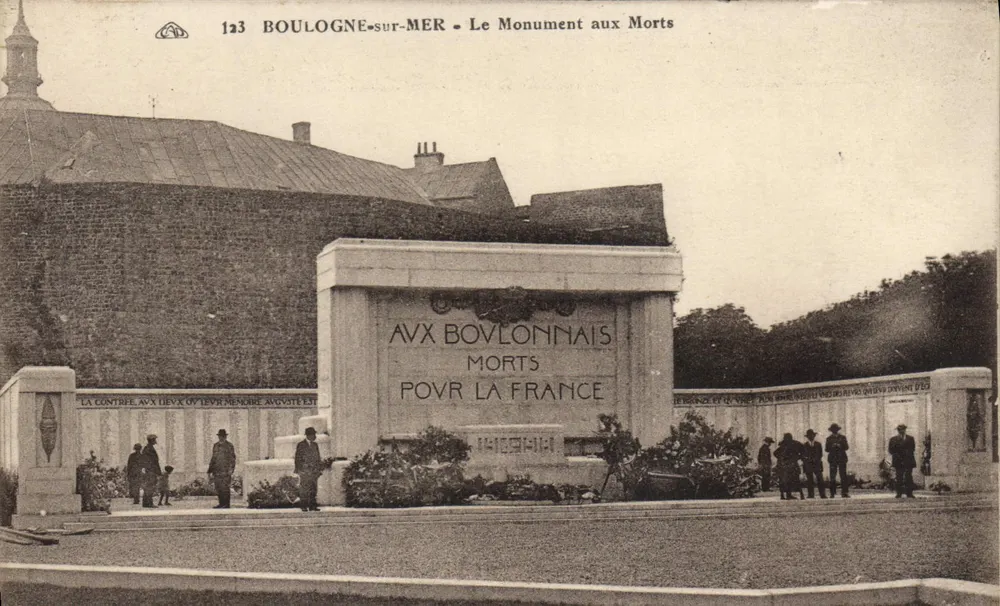 BOULOGNE-sur-MER - Der Kriegerdenkmal — Verlag CPALEAC, Nr. 123 - Vorderseite