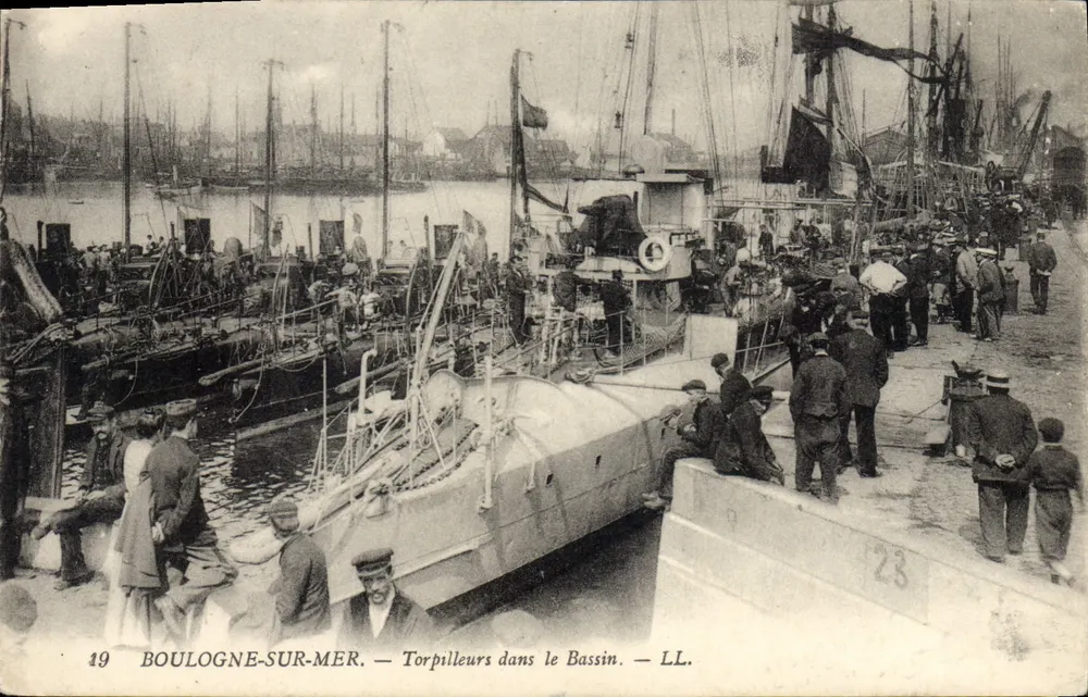 Boulogne-sur-Mer — Torpedoboots im Hafenbecken — LL. - Vorderseite